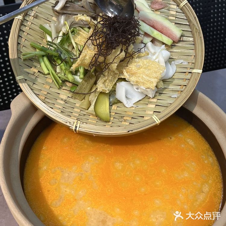 不愧是上海，韩国街上的这家糟粕醋火锅好吃😋惨了  