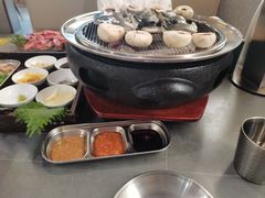 -围炉肉舍•炭烤活鳗•丹东海鲜烤肉(步行街店)