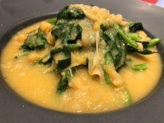 豌豆黄浸豌豆尖-半山腰·云南菜(侨福芳草地店)