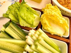 辽东虾酱配黄金馒头-品海楼·大连海胆锅贴馆(东港店)