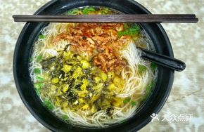 Snow Cabbage Shredded Pork Noodles