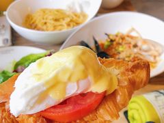 班尼迪克蛋-Common Table · Brunch & Coffee