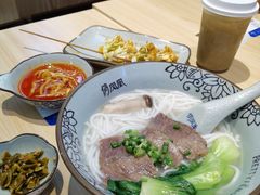 苗家红酸汤牛肉粉-俏凤凰(美林M·LIVE天地东座店)