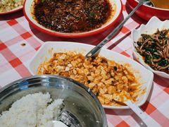 -洪霞餐馆·川菜·鲜货现炒(两江春城店)