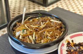 Flame Dry-Fried Beef Rice Noodles