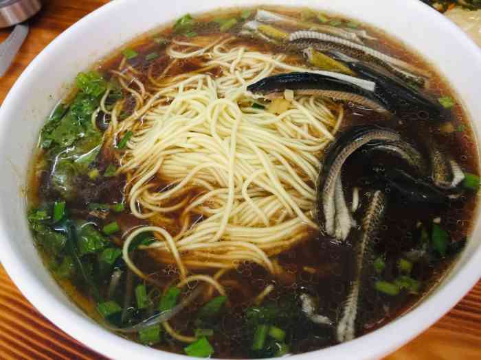 镇江传统锅盖面(长江路店)-"面条口感不错,汤汁醇香浓郁,下次还会去吃