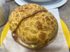 鲜油菠萝包-喜莲咖啡