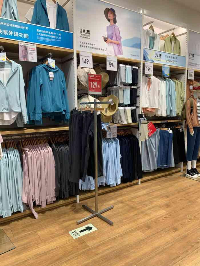 优衣库(赣州万象城店)-"今天逛的人蛮多的,也跑过来凑个热闹,挑了.