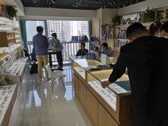 -视野联行眼镜·蔡司授权店(长白万象汇店)