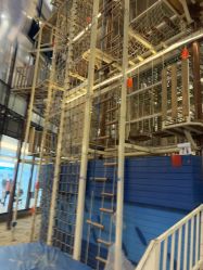 -PIPIKINGDOM皮皮王国欢乐号(欢乐海岸购物中心店)