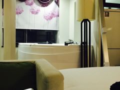 -喜鹊愉家酒店(郑州曼哈顿博览中心地铁站店)