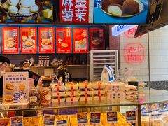 面包甜点陈列柜-墨茉点心局(国金街店)