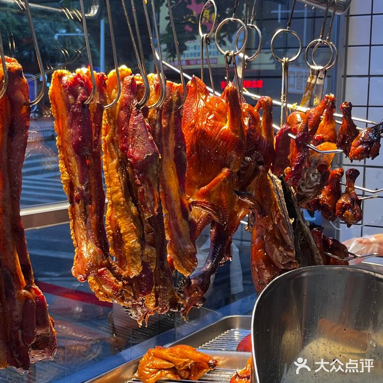 和猪猪侠共舞的一天/ 九分脆炭烤烧腊