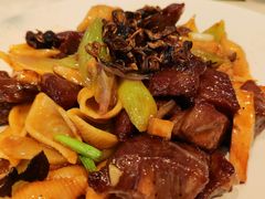 鸡枞菌炒牛柳粒-港丽餐厅(高德置地店)