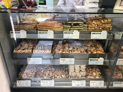 面包甜点陈列柜-上海哈尔滨食品厂(淮海中路店)