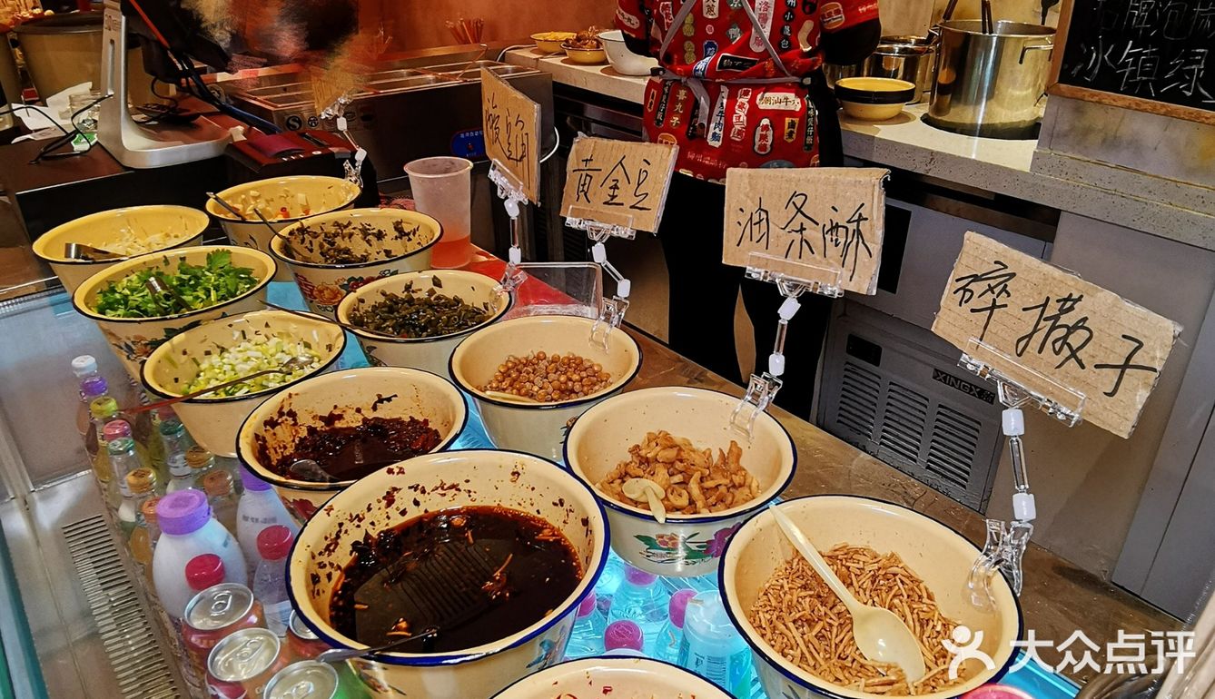 🎈地气小吃魅力大🔥上班族的吃喝据点🍜