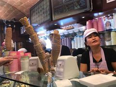 -Gelateria Dondoli