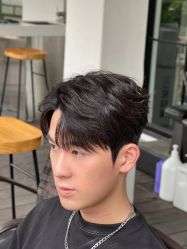 -一家只做男发烫染的店