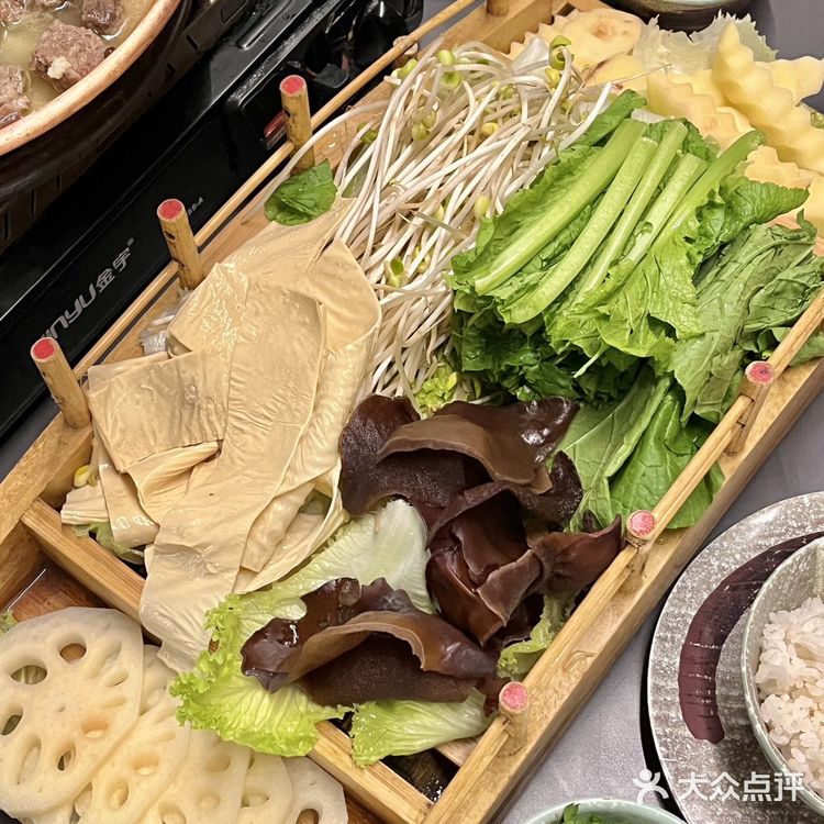 丽江古城绝美观景台！牦牛肉火锅好好吃！