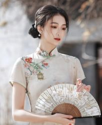 点击看大图 -租旗袍租礼服馆