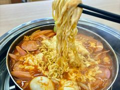 -三清洞摩西韩式年糕火锅(威高广场店)