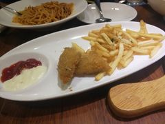 鳕鱼饼配薯条-玛格萝妮比萨屋(陆家浜路店)