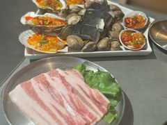 -围炉肉舍•炭烤活鳗•丹东海鲜烤肉(步行街店)