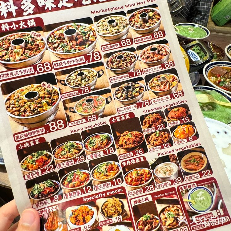 推荐他家的跷脚牛肉锅，里面真的超多牛肉，配上秘制料碟