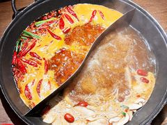 鸳鸯锅红汤配菌汤锅-萍姐火锅·公路夜市(打浦桥日月光店)