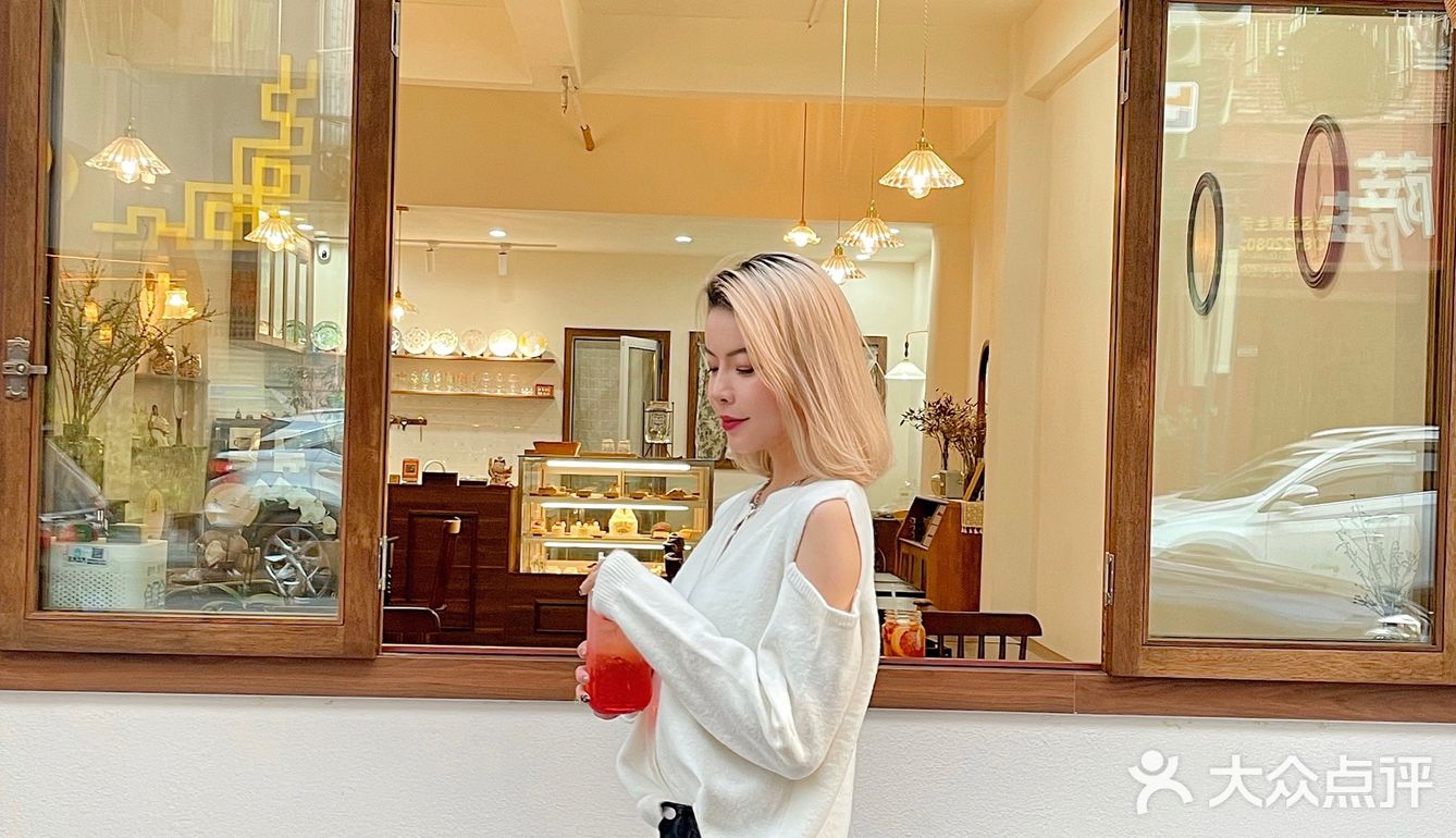东莞新店| 古风国风古典设计的木之兰蛋糕店
