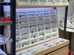 -诺柯视眼镜-蔡司依视路官方工厂店(淞南一店)