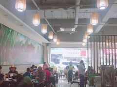 大堂-胡须哥网红竹筒菜