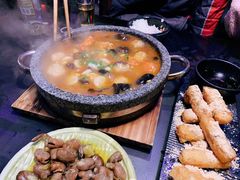 石锅香菇堡-醉小酒馆·川菜·江湖菜·重庆菜(观音桥旗舰店)