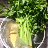 香喷喷～绿油油～家常芹菜炒百叶