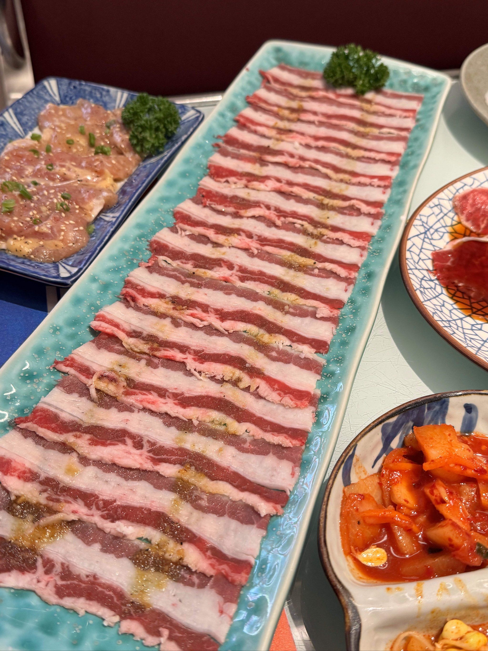 肉问屋:品味烧肉,感受甜品小吃的心动!