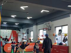 -悦动体能篮球羽毛球网球(三里河店)