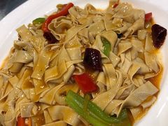 尖椒豆皮-小船渔村•大连菜•大连焖鱼(明泽街店)