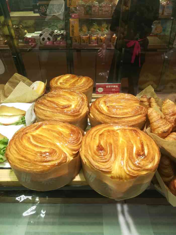 味多美(桃浦路店)-"门口面包房,偶尔会来买早餐.蒜蓉法棍,牛.