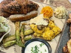 -Mark&Mars Restaurant