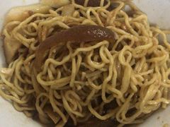 -松树干拌面店