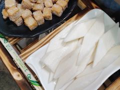 鱼豆腐-超越炭火牛蛙火锅鸡(河东店)