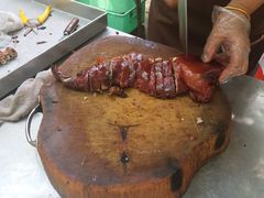 -黄记四更烤乳猪店