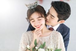 -雪中彩影婚纱摄影·微光艺术中心