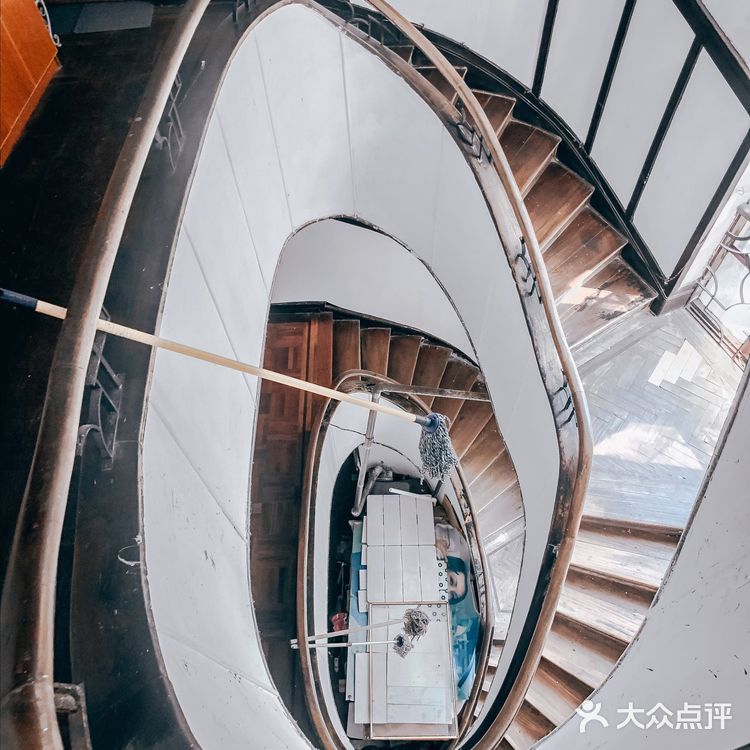 隐藏长乐路老建筑里🏠鲜为人知🌀旋转楼梯