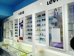 -提一眼镜·蔡司·依视路(小寨店)