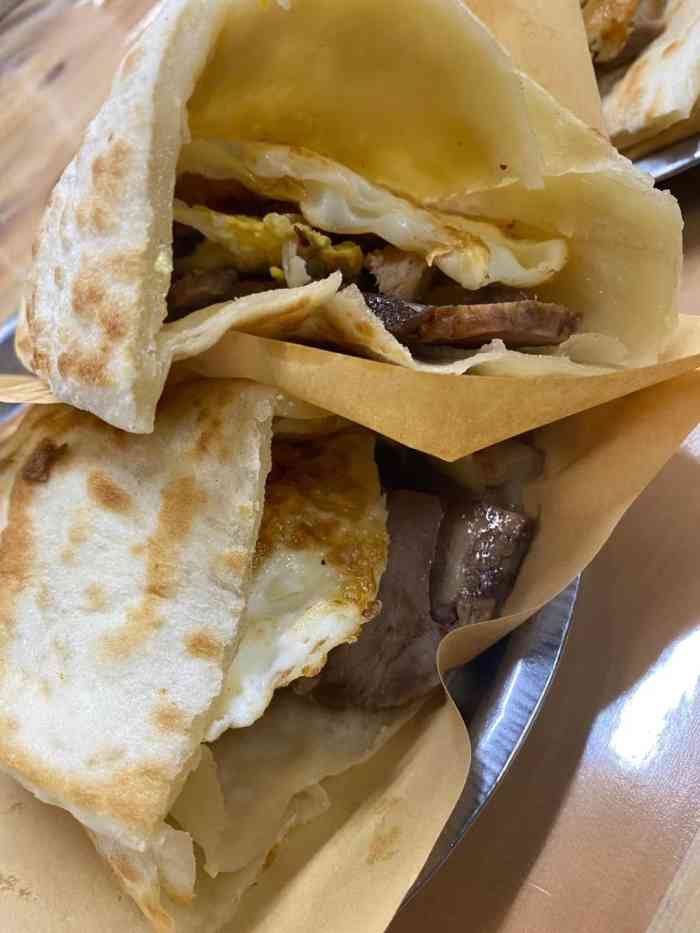 香鼎香口袋饼夹肉-"总之就是大饼夹肉,有酱肘子酱牛肉什么的,.