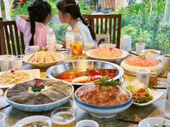 -茅草房·河畔园林火锅