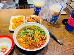 -爆炸头阿姨小四川正宗川味小吃(无任何分店)