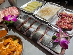 -围炉肉舍•炭烤活鳗•丹东海鲜烤肉(步行街店)