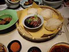 酒酿馒头配扣肉-卯时·龙光雅宴·精致锡帮菜(惠山古镇店)